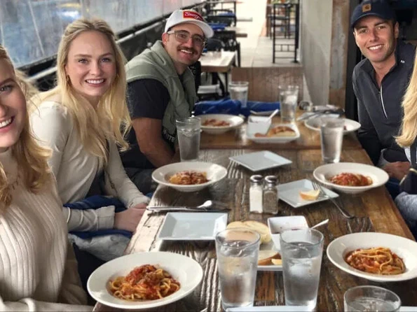 People enjoying a Carlsbad Food Tour.