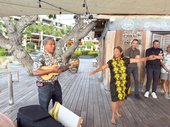 Auntie Anne and Uncle Dave preform for our group at the Surf Shack.