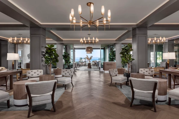 L'Auberge Del Mar open lobby seating with entrance to Adelaide.